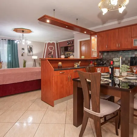 Vozaitis Family فيلة